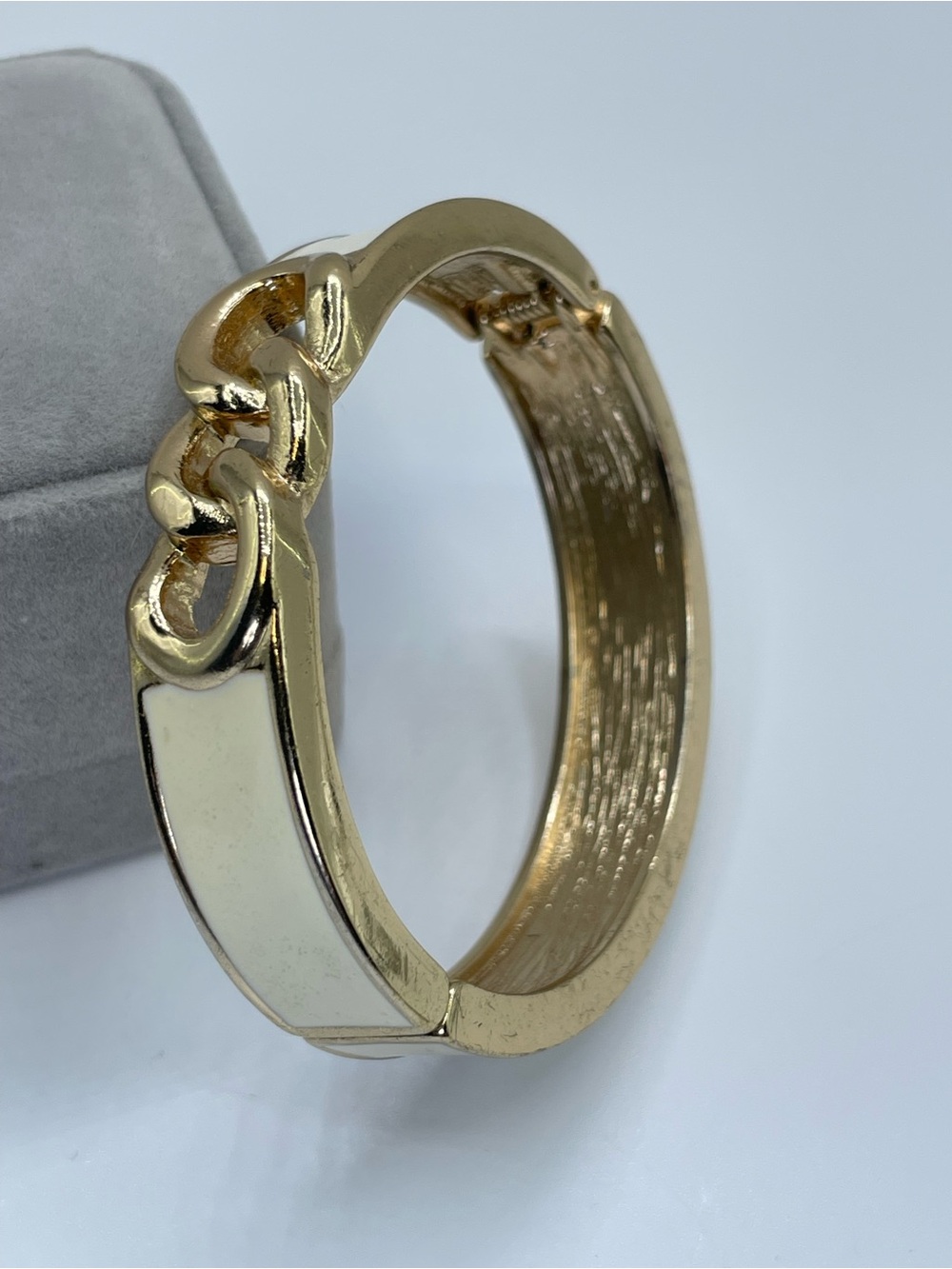 Gold Tone White Acrylic Chain Link Hinged Clamper Bangle Statement Bracelet - Picture 3 of 8